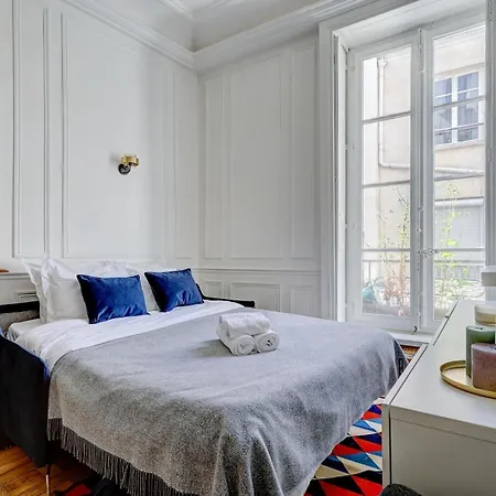 Bnbnook - Parisian Charm: 1br In Le Marais *