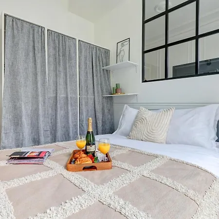Bnbnook - Parisian Charm: 1br In Le Marais Apartment *