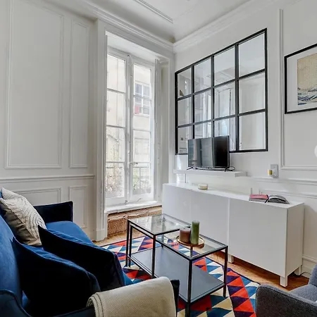 Bnbnook - Parisian Charm: 1br In Le Marais *