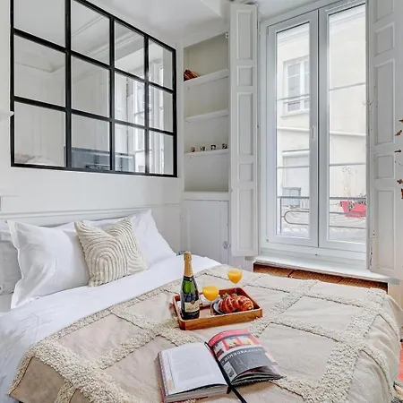 Bnbnook - Parisian Charm: 1br In Le Marais Apartment *